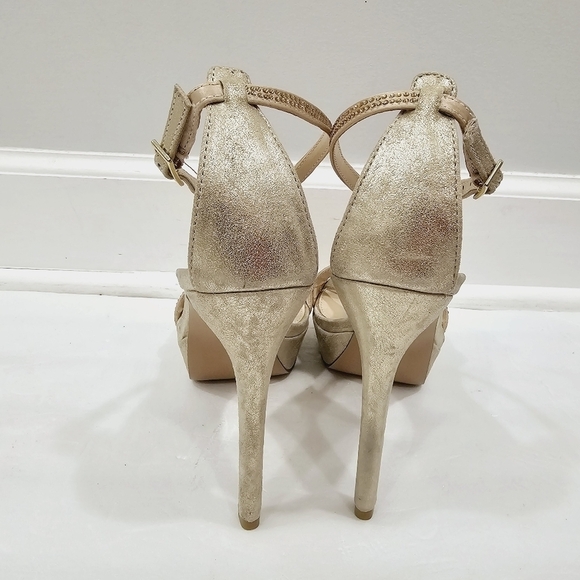 NEW PELLE MODA Onora T-strap Sandal In Gold - Picture 4 of 7